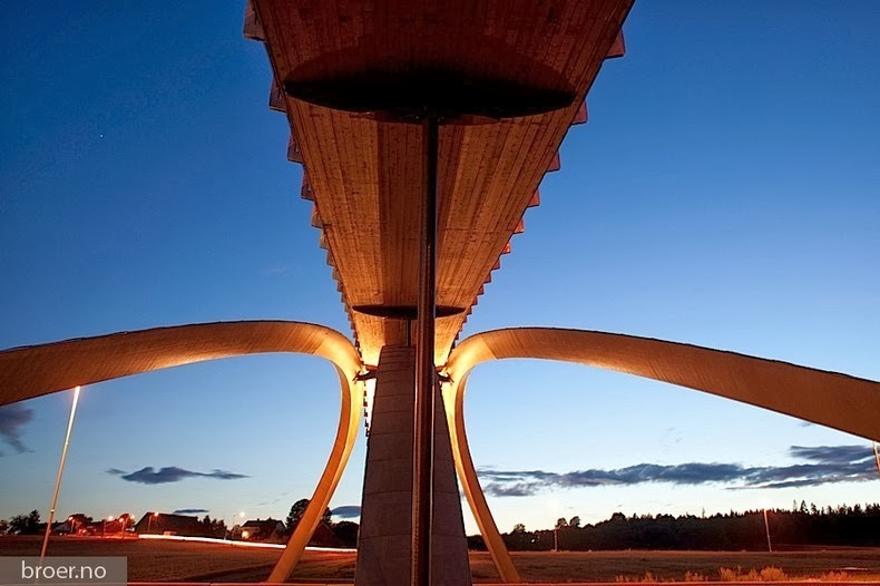 The construction techniques that would be required to build such a structure would not come into use for another three hundred years.