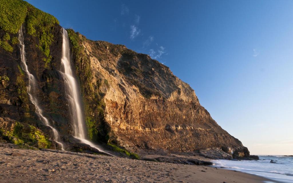 It is extremely pretty with astonishing ocean views and lush vegetation especially in spring.