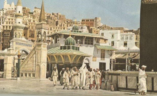 Pilgrims doing Tawaf – there wasn’t such a big crowd
