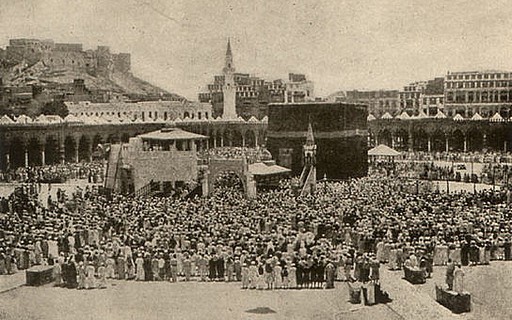 The crowds of the 1900s when Hajj was performed