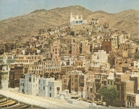 Makkah in 1953 – hotels and places for Pilgrims to stay during Hajj can be seen surround the Holy Kaaba