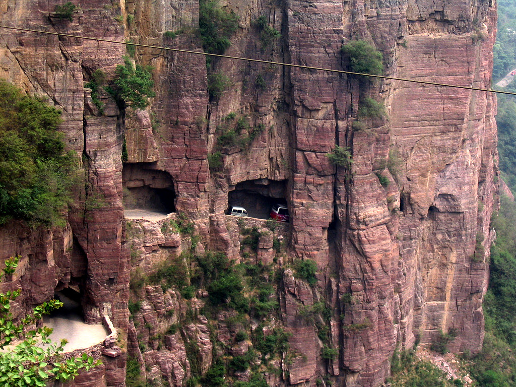 The inhabitants were approximately 300 people. It was unreachable to the outside world until a road was blasted into the cliff side.