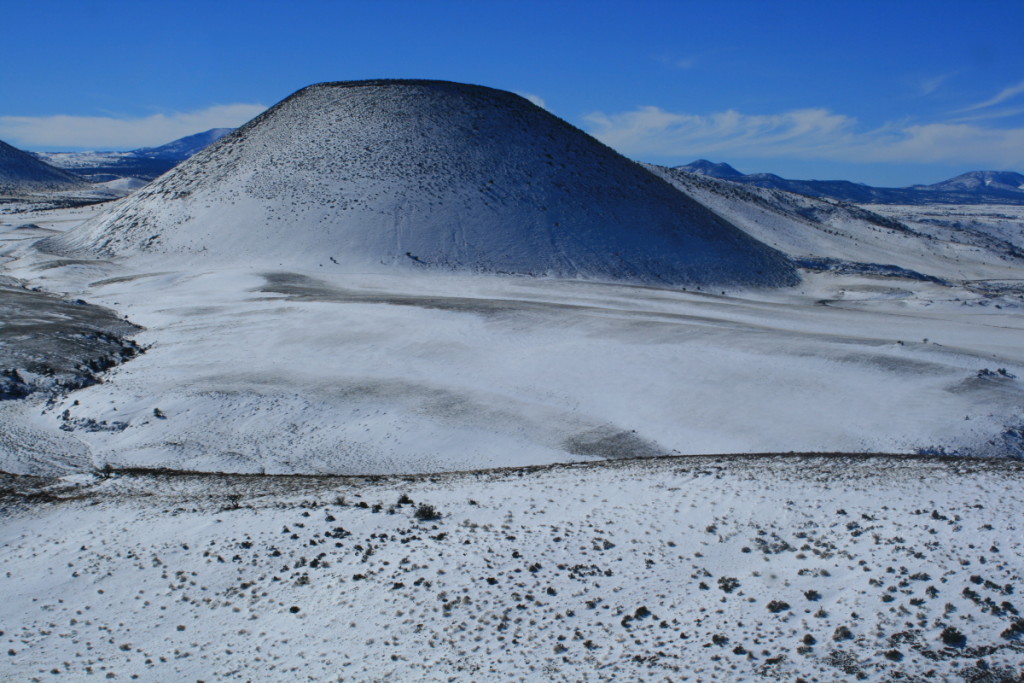 S.P. Crater is a classic cinder cone volcano field in the desert of San Francisco, about 40 km between Flagstaff, Arizona, and the Grand Canyon. SP Crater structure is made up of volcanic fragments, often glassy rocks encompassing bubbles of trapped gas.