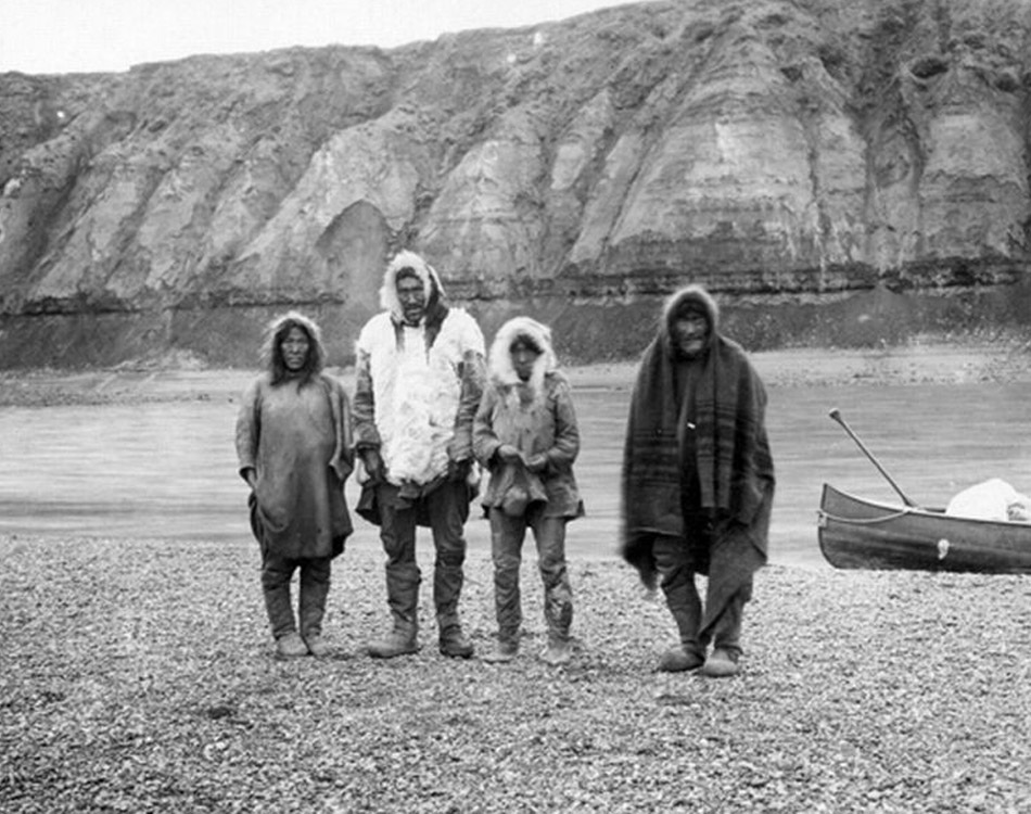 Lake Anjikuni is a lake in Kivalliq Region, Nunavut, Canada.
