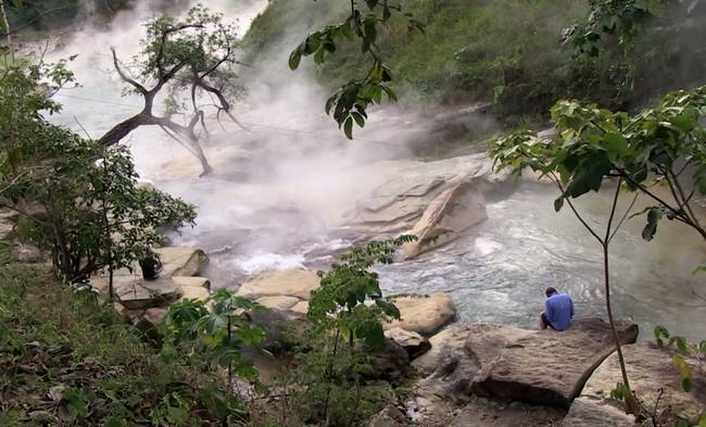 Therefore, ill-fated animals have fallen into the river and got killed. Every year, a lot of tourists visit Mayantuyacu to experience the traditional medicinal practices of the Ashaninka people.