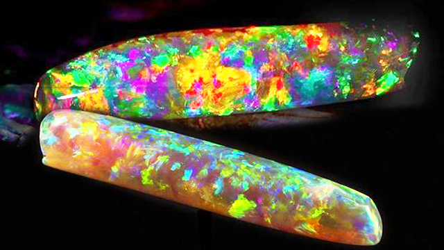 In 2003, minder John Dunstan has discovered Virgin Rainbow in the opal fields of Coober Pedy, located in South Australia.