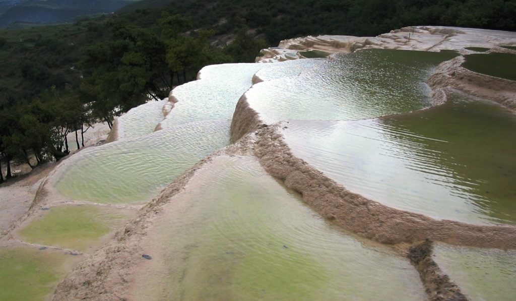 It is recognized as one of the most eye-catching destinations in mysterious Shangri-La and is an ancient Chinese landform with a history of 200,000 to 300,000 years.