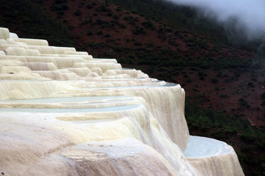The Baishuitai Terrace is a symbol for a growing flower, and the white color represents auspiciousness and sanctity.