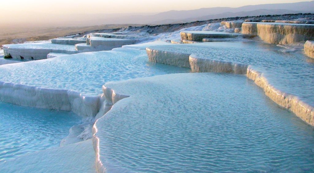 It is famous for its natural minerals terraces and located foothills of north of Haba near the upper Yangtze River valley and southeast of the Shangri-la county.