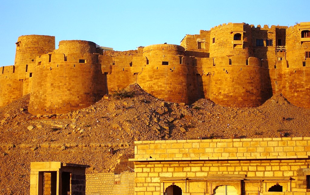 The Fort walls changes the color by yellow sandstone are tawny lion color in the middle of day, however fading to honey gold close to the sun sets thereby camouflaging in the yellow desert.