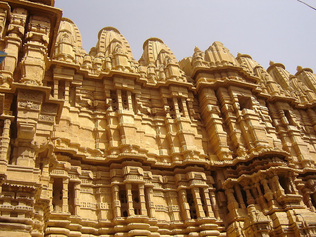 The Jaisalmer Fort has an ingenious drainage system called the “ghut nali” lets the easy drainage of rainwater away from the fort in all four directions of the fort.