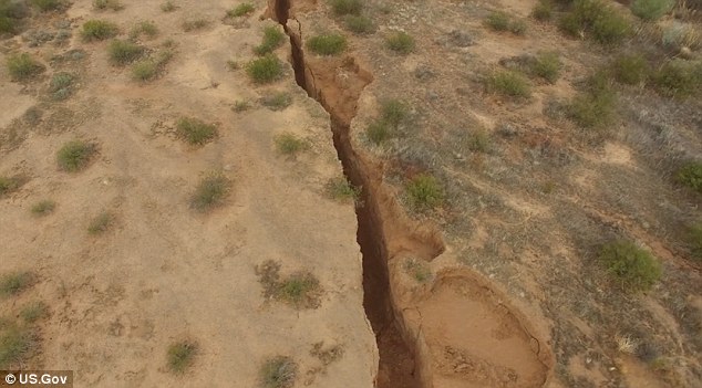 Gigantic Crack Spotted in Arizona Desert - A huge two mile-long crack has been discovered in the desert in Arizona