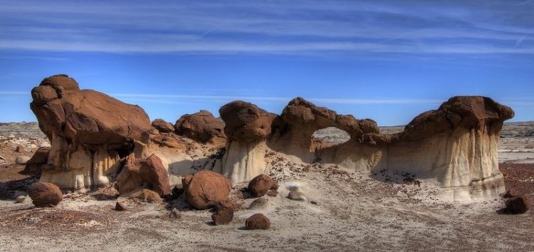 Therefore, when the water disappeared completely, it left behind layers of jumbled sandstone, shale, mudstone, and coal.
