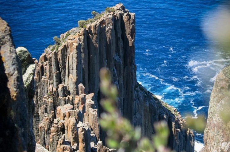 The coastline of the southern Tasmania is composed of spectacular rock columns that stick out up to 300 meters from the sea level.