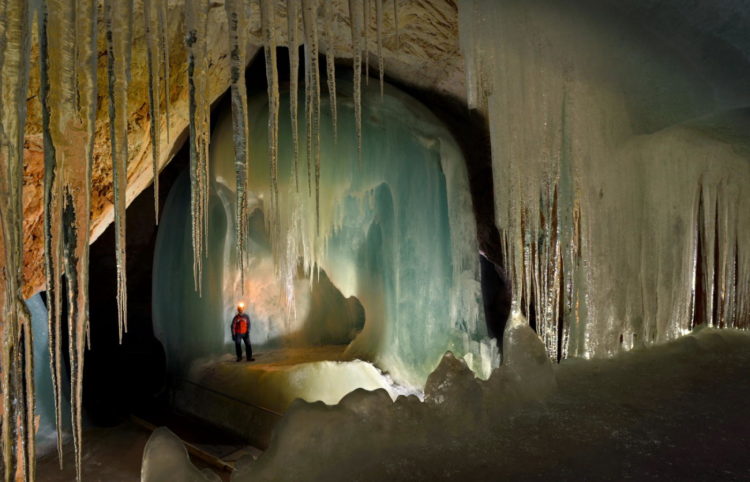 The Tennengebirge Mountains were formed during the late Tertiary period; during the mountain range is one of largest karst plateau in the Salzburger Alps, and the Eisriesenwelt.
