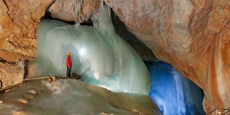 Temperatures inside the cave are usually below freezing, and warm clothing is recommended; however be in mind that photography is not allowable once visitors are inside the cave.