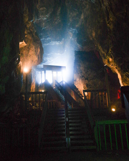 However, human access to the caves is through a gift shop building. The cave system is at sea level and the ocean constantly washes into the main cavern which has a floor area of about 2 acres and a vaulted rock dome about 125 feet high.