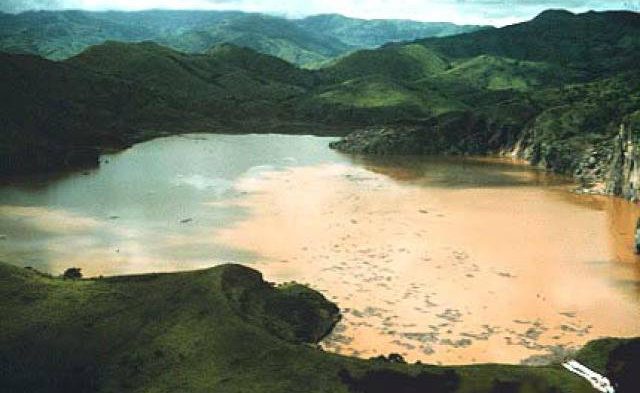 In Aug 1986 The Cameroon Lake Nyos killed 1700 villagers & 3500 livestock overnight due to carbon dioxide suffocating everything within 25 KM In Aug 1986 The Cameroon Lake Nyos killed 1700 villagers & 3500 livestock overnight due to carbon dioxide suffocating everything within 25 KM