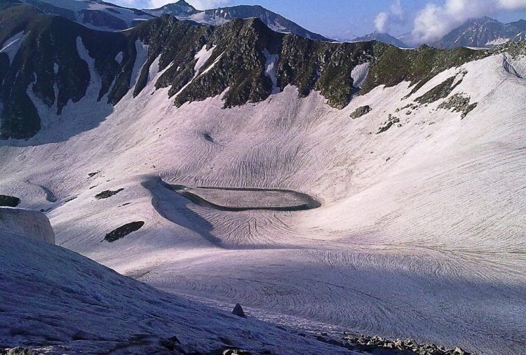 The Ansoo Lake has two approaches; first one is short but steeper trek from Saiful Mulook. It takes over 7 to 9 hours round trip to reach Ansoo Lake.