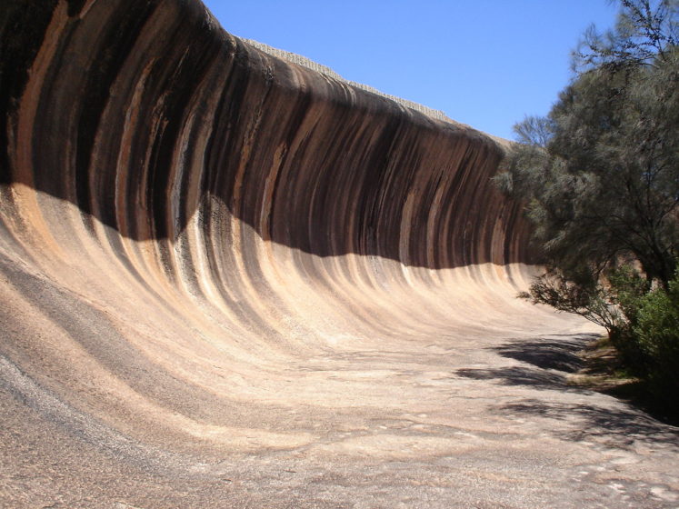 Wave Rock name derives from the fact that it is shaped like a tall breaking ocean wave, composed of granite and the total outcrop covers several hectares.