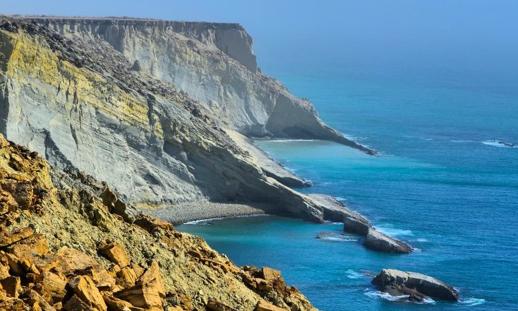 There are several natural caves and coves on the Astola island. The south side slopes off progressively whereas the north face is cliff-like with a sharp vertical drop.