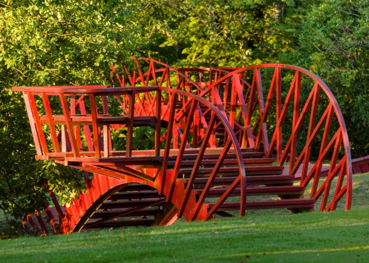 In the Garden, there are artificial lakes, staircases, bridges, and terraces that reflect the story of universe creation.