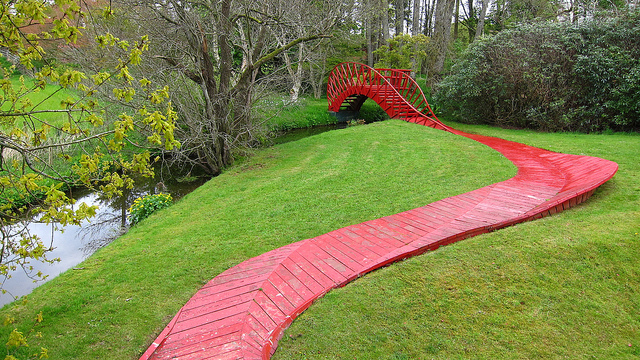 The Garden of Cosmic Speculation is a representation of an unconventional approach.
