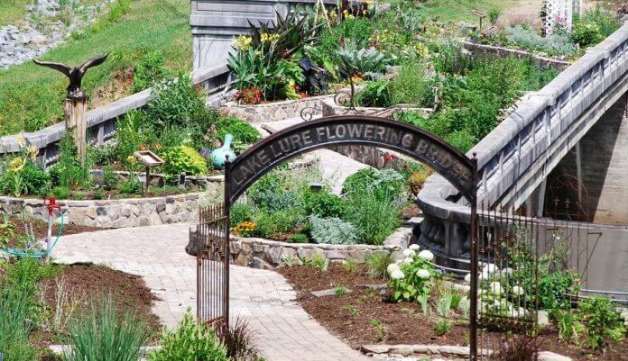 A nature lover cannot ignore the stunning beauty of Lake Lure Flowering Bridge, which is home to rare attractions of Lake Lure.