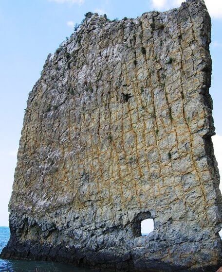 The Skala Parus is an object of myths, fantasize the tourist with speculation of that, a titan Prometheus protect humans from injustice and once he chained to Sail Rock.