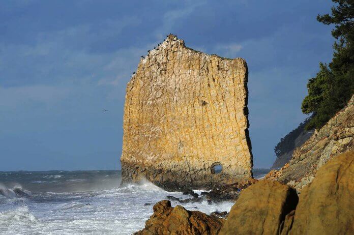 A sheer vertical slope in Krasnodar Krai in Russia is known as Sail Rock, Skala Parus, or Parus Rock. The strange natural sandstone is located on the shore of the Black Sea.