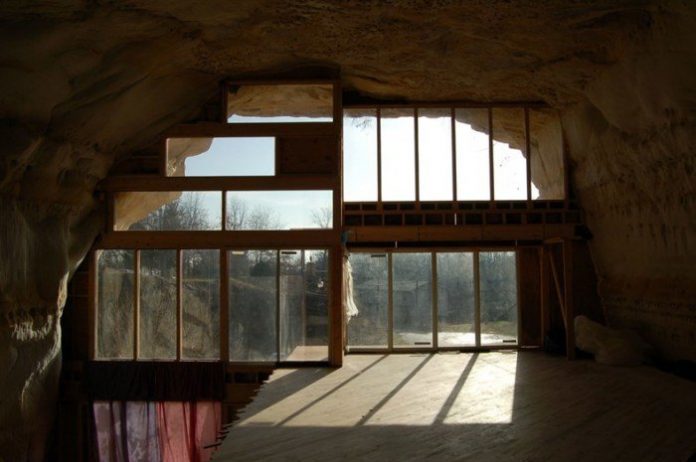 Cave House Festus Missouri is also featured large windows to let in as much light as possible.